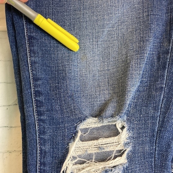 L’Agence Highline High Rise Jeans Med Wash Factory Distressed 28 Sharkbite Hem - Picture 13 of 16